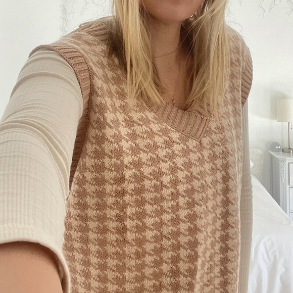 Checkered cream and brown sweater vest. Thrifted. Worn once. - Picture 3 of 6